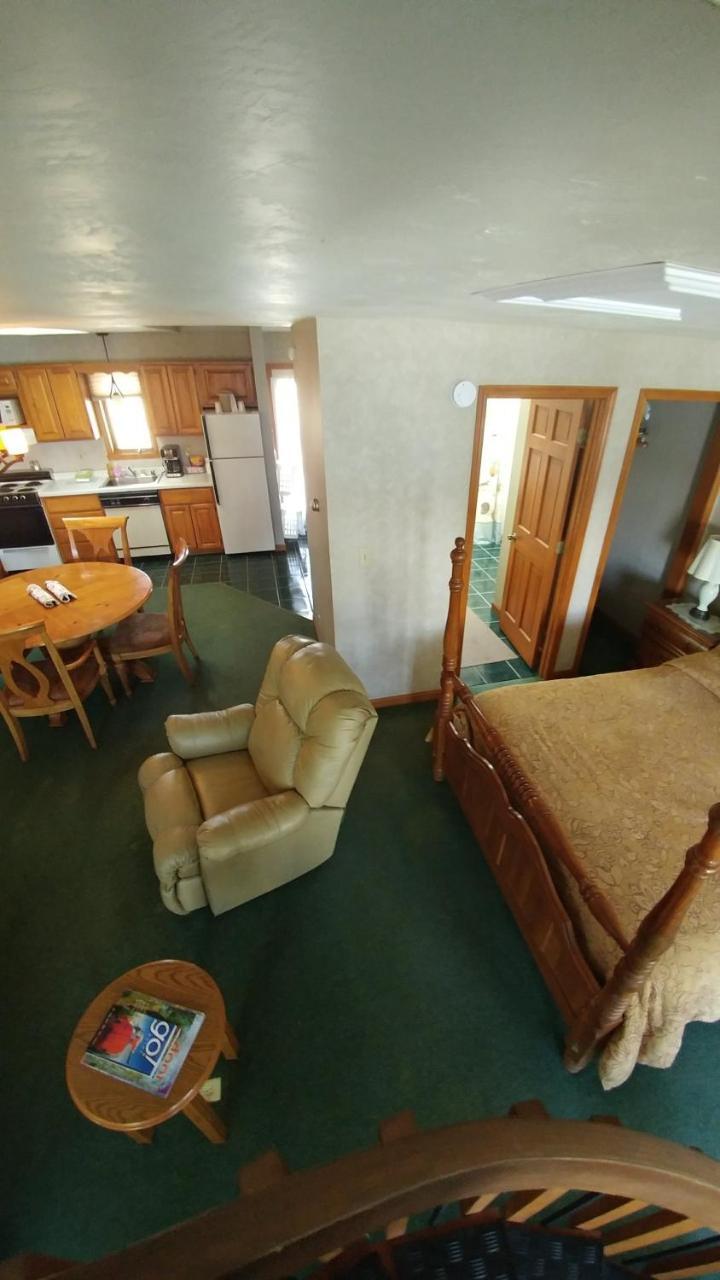 Snug Harbor Inn Sturgeon Bay Exterior foto